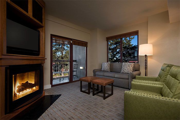 Grand Residences by Marriott Lake Tahoe Guestroom Living Area